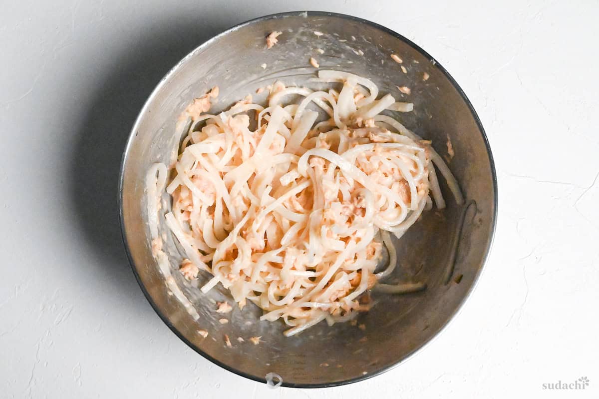 daikon radish mixed with canned tuna and condiments to make addictive daikon salad