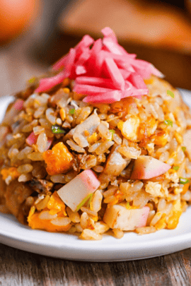 Ramen restaurant-style chahan (fried rice) shaped into a dome and served on a white plate topped with benishoga