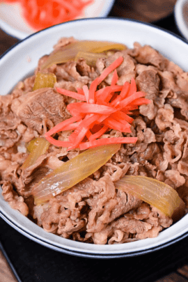 Sukiya style gyudon beef bowl featured img